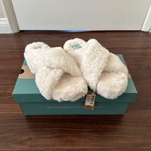 New in Box: Toms Susie Slippers, size 9, cross strap fuzzy slippers